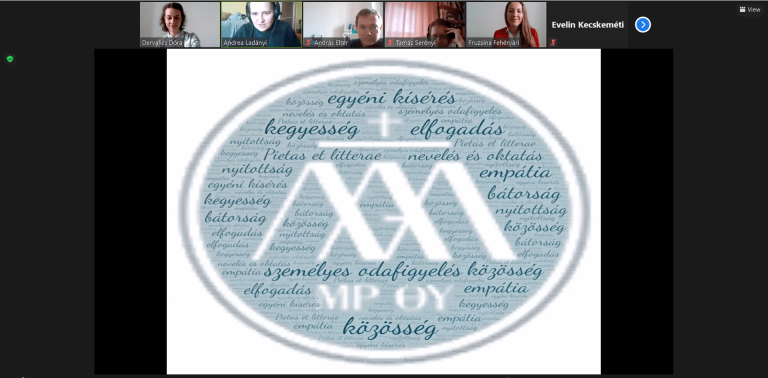 A képen egy zoom konferencia képernyőképe látható, öt fő részvételével.